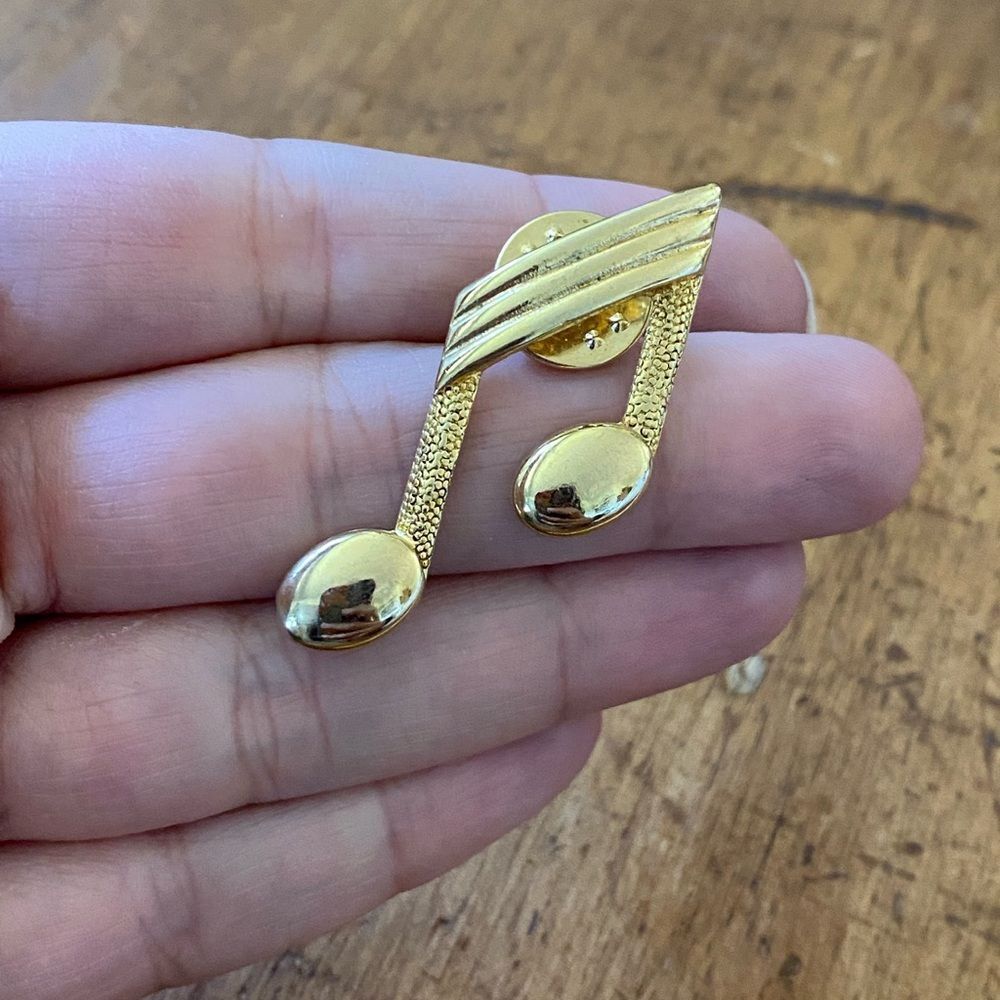 Gold Musical Note Pin - Picture 5 of 5